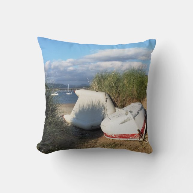 BOATS THROW PILLOW (Front)