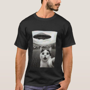 Bobtail Cat Selfie Funny Alien Abduction Meme Artw T-Shirt