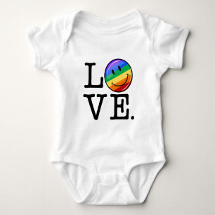 Body Amour avec un drapeau heureux LGBT gai