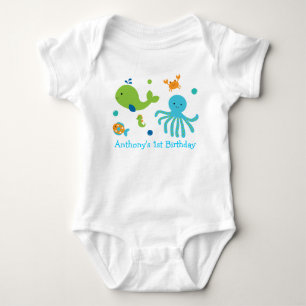 Body Bleu mignon sous l'anniversaire de mer