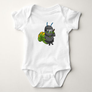 Body Caterpillar comme Ninja avec épée