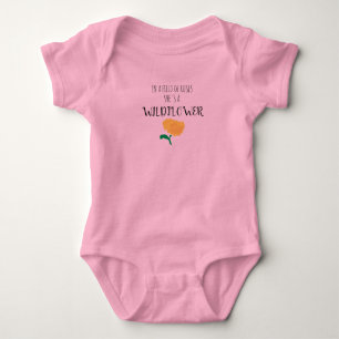 Body C'est une fille Fleur sauvage, un costume pour béb