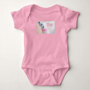 Body Chien blanc mignon portant Écharpe rose maman
