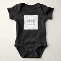 Combinaison bébé avec l'acronyme "pcog" ; cœur, pa