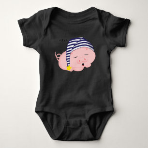 Body Couché de porc rose mignon dans la nuit