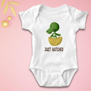 Body Crocodile de bébé vert mignon juste éclos dans l'o