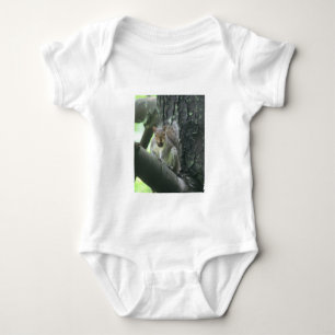 Body Écureuil dans la chemise infantile animale d'arbre