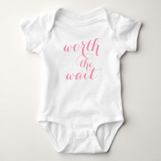Body En valeur le costume de corps de bébé d'attente
