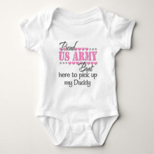 Body Gosse d'armée ici pour prendre le papa