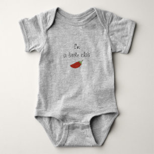 Body im une petite combinaison de bébé de piment