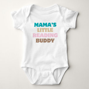 Body Le petit compagnon de lecture de maman, amoureux d