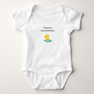Body Nouveau grand-bébé avec bébé canard dans la flaque