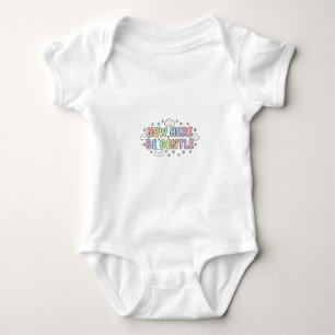 Body Nouveau ici, soyez doux, tee-shirt pour tout-petit