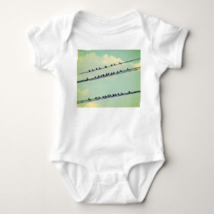 Body Oiseaux sur des fils, ciel bleu vintage.