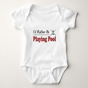Body Plutôt joue la piscine