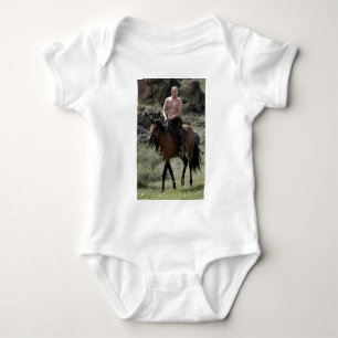 Body Poutine sans chemise monte un cheval
