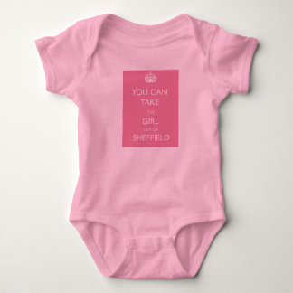 Body prendre le bébé fille