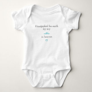 Body Pris à la main pour le bodysuit de bébé en terre