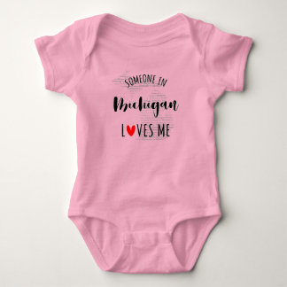 Body Quelqu'Un Au Michigan M'Aime Carte Bébé Bodysuit