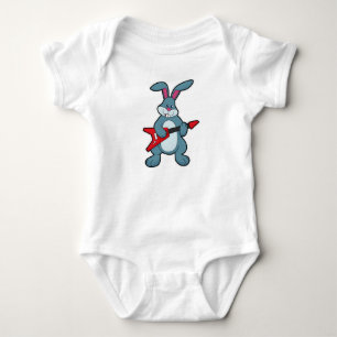 Body Rabbit à la musique avec guitare