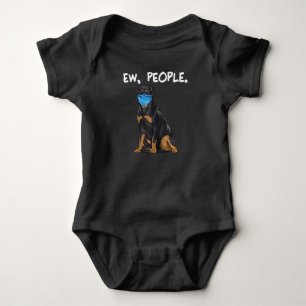 Body rottweiler de nouvelles personnes chien portant un