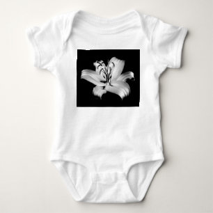 Body Silver Lily : Élégance Florale Monochrome.
