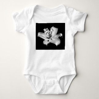 Body Silver Lily : Élégance Florale Monochrome.