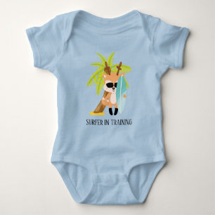 Body surfer garçon mignon en formation