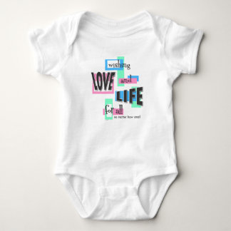Body T-shirt bébé ou combinaison.