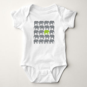 Body Un éléphant vert dans la chemise en troupeau