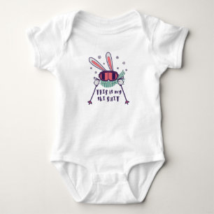 Body Voici mon Ski Suit Ski Rabbit avec des bâtons de s