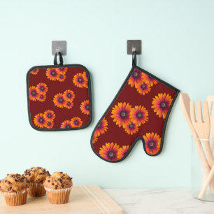 Boho Daisies Elegant Botanical Pattern Red Oven Mitt & Pot Holder Set