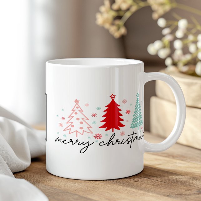 Boho moderne logo personnalisé Noël Mug cadeau (Modern Boho Custom Logo Christmas Gift Mug on a boho wooden table.)