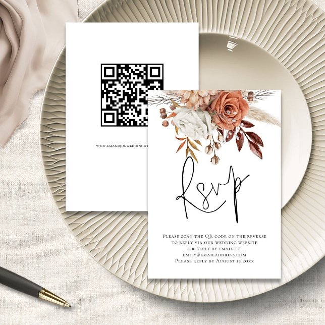 Boho Rust Florals Script QR Code Mariage carte RSV (front and back view)