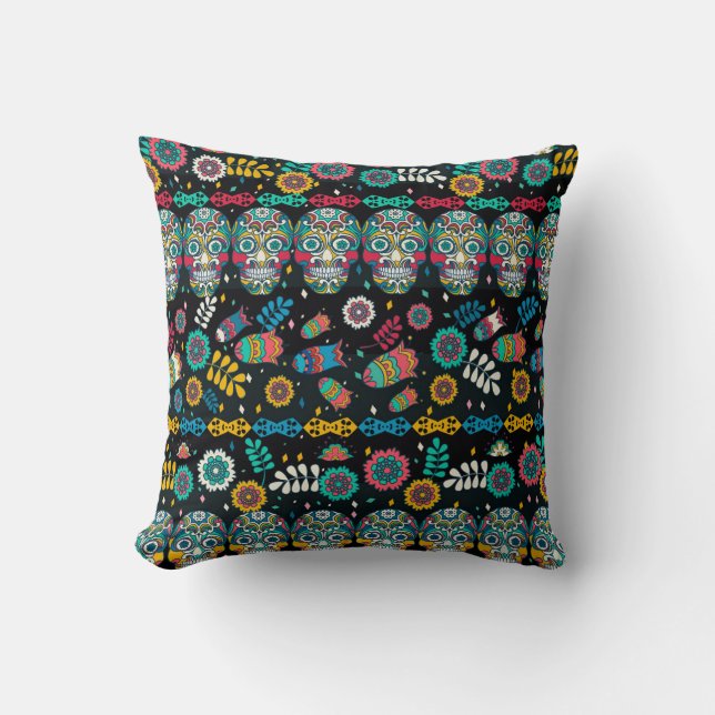 Boho tribal skulls: colourful pattern. throw pillow (Front)
