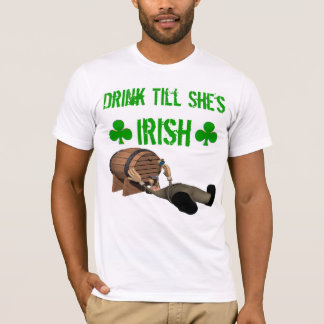 Boisson jusqu'à ce qu'elle soit T-shirt irlandais