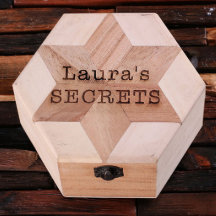 Boîte à bijoux en bois clair Hexagon gravé unique