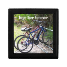 Deux vélos dans une boîte cadeau en céramique en r