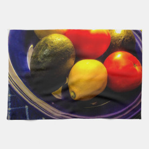 Bol bleu de serviettes de cuisine aux fruits