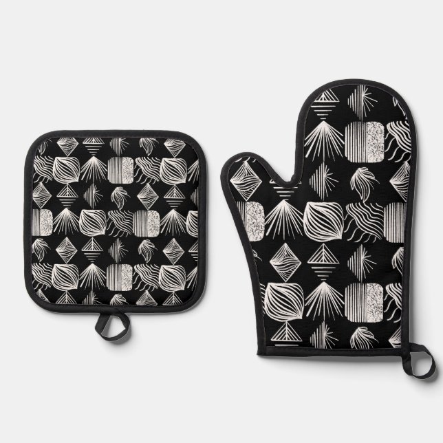 Bold Caribbean Tribal Mudcloth – Black & White,  Oven Mitt & Pot Holder Set (Front)