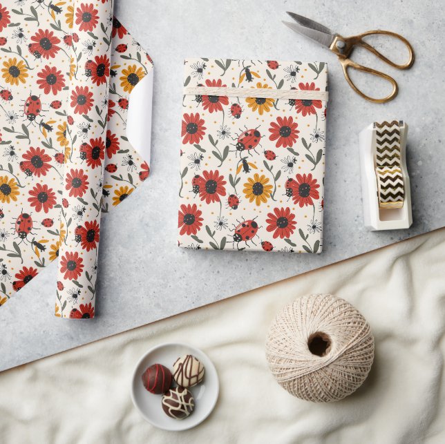 Bold Ladybug Design Wrapping Paper (Crafts)