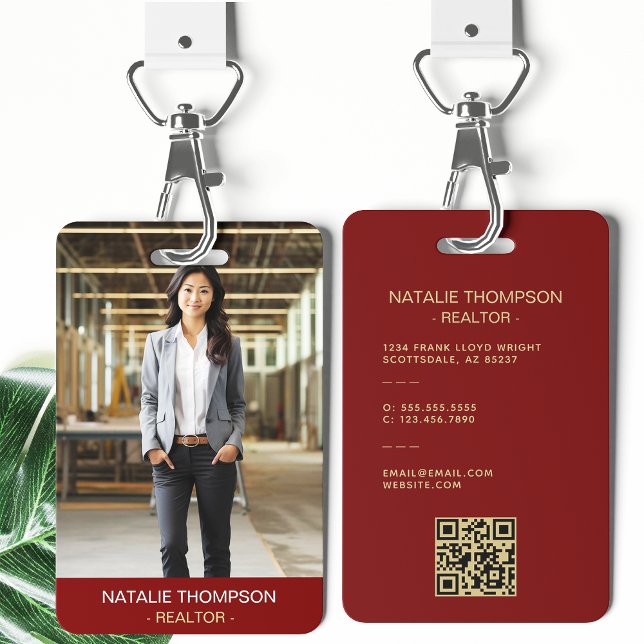 Bold Professional Real Estate Chic Realtor QR Code Badge (Creator Uploaded)