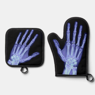Bone Appétit – Skeleton Hand Deadly Delicious Oven Mitt & Pot Holder Set