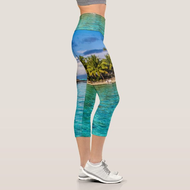 Bora Bora lagoon Capri Leggings (Right)
