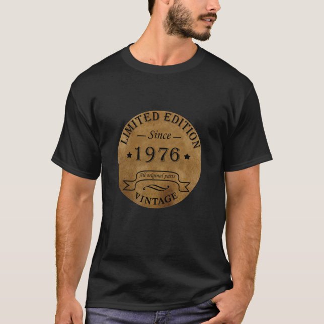 Born in 1976 vintage birthday T-Shirt (Front)