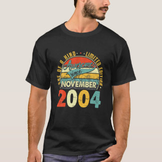 Born In November 2004 17Th Birthday Gift Retro 17 T-Shirt