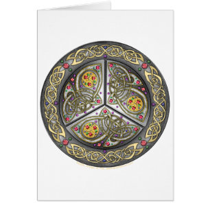 Bouclier celtique incrusté de bijoux