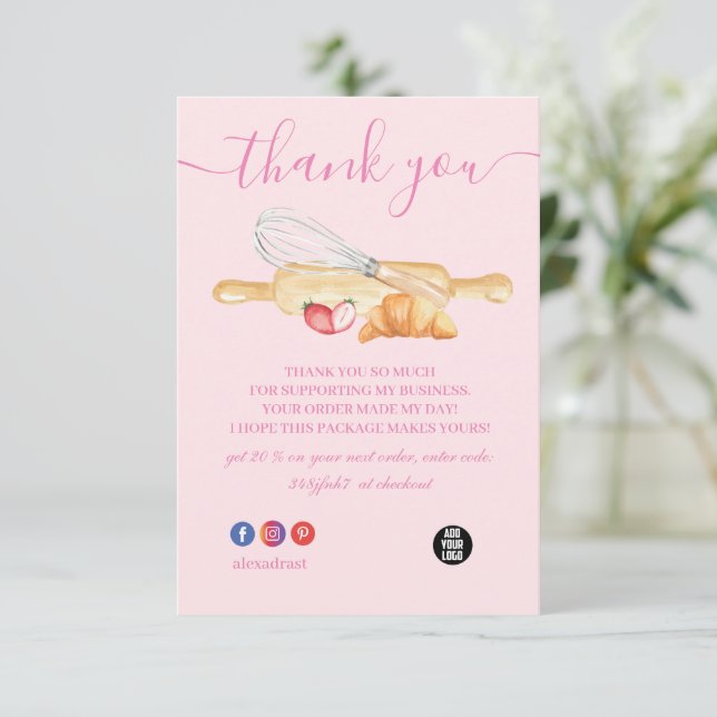 Boulangerie à Merci rose et à Cuisine (Debout devant)