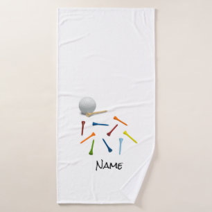 Boule de golf et tee - shirts colorés sur serviet