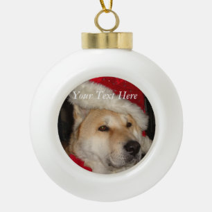 Boule En Céramique joli chien akita portant chapeau santa rouge noël